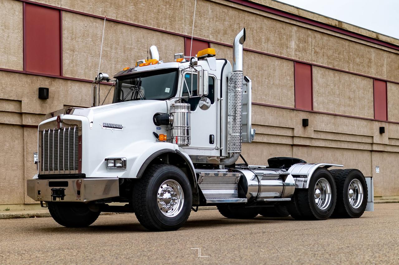 2009 Kenworth T-800 Extended Day Cab Tractor Heavy Spec Red Deer AB