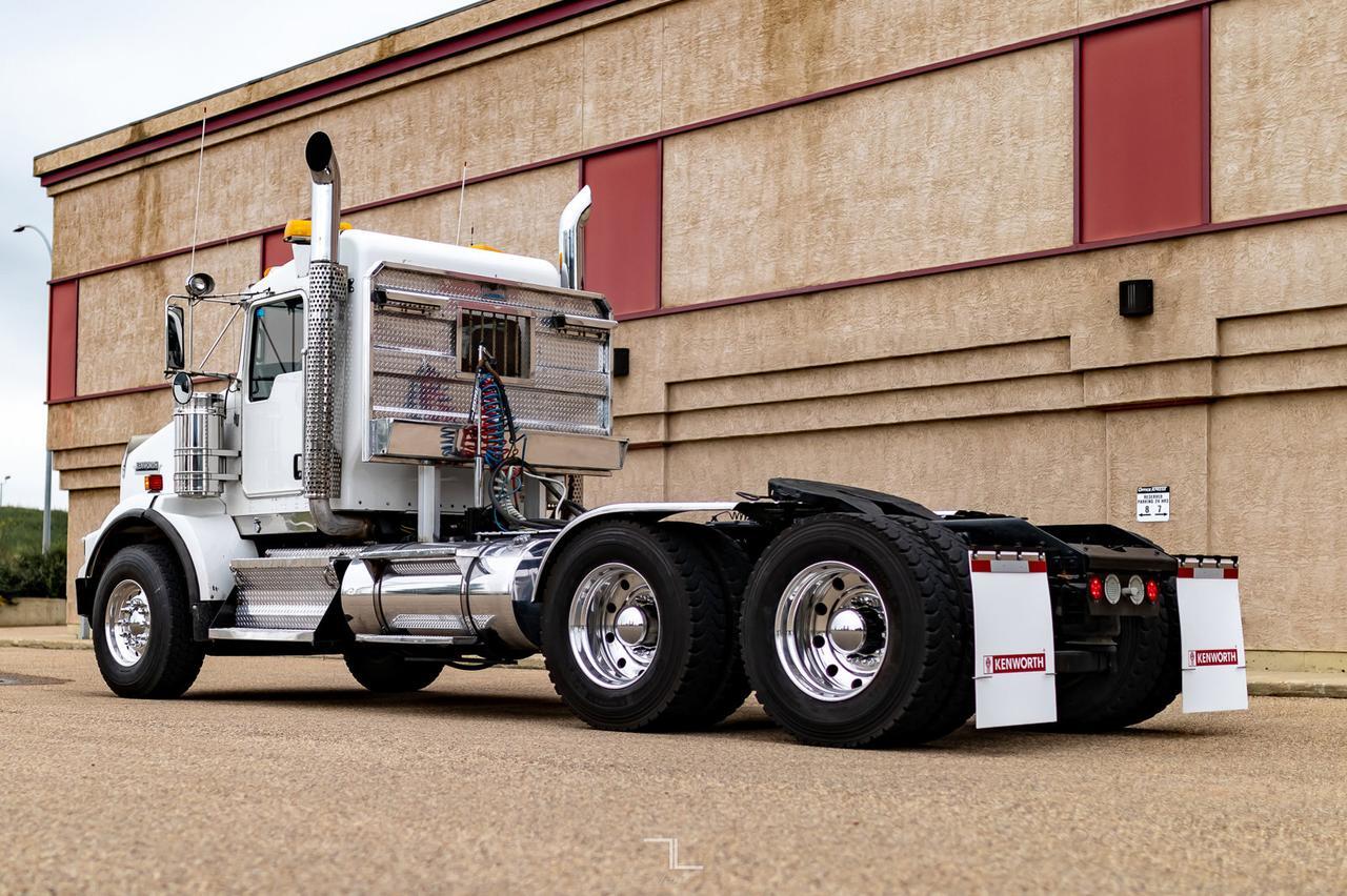 2009 Kenworth T-800 Extended Day Cab Tractor Heavy Spec Red Deer AB
