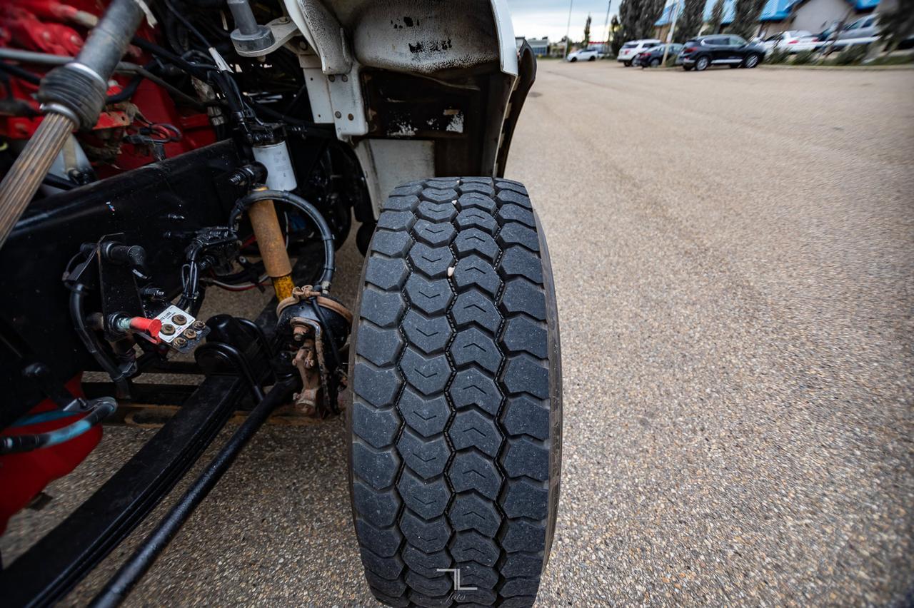 2009 Kenworth T-800 Extended Day Cab Tractor Heavy Spec Red Deer AB