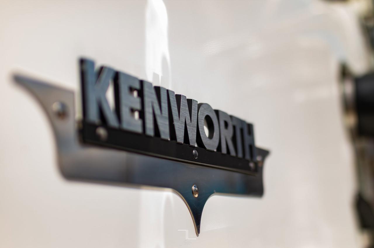 2009 Kenworth T-800 Tractor Extended Daycab Heavy Spec Red Deer AB