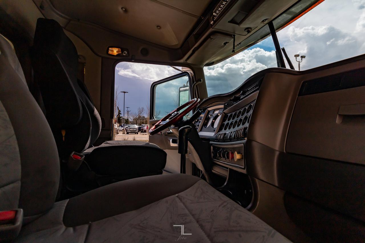 2009 Kenworth T-800 Tractor Extended Daycab Heavy Spec Red Deer AB