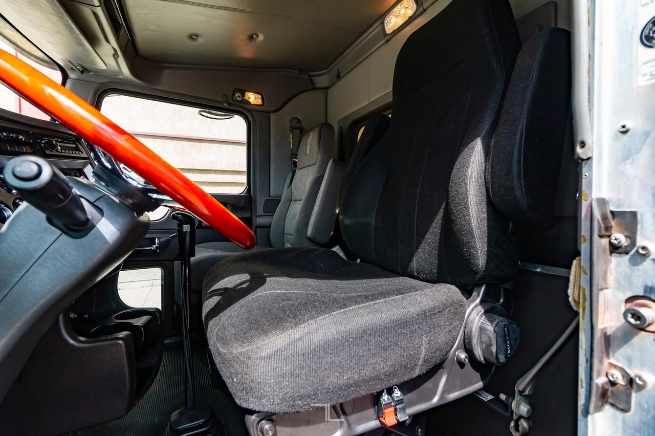 2009 Kenworth T-800 Tractor Extended Daycab Heavy Spec Red Deer AB