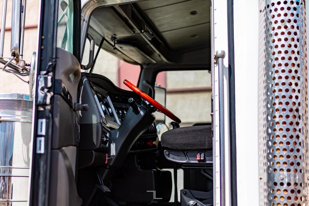 2009 Kenworth T-800 Tractor Extended Daycab Heavy Spec Red Deer AB