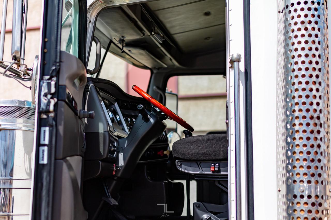 2009 Kenworth T-800 Tractor Extended Daycab Heavy Spec Red Deer AB