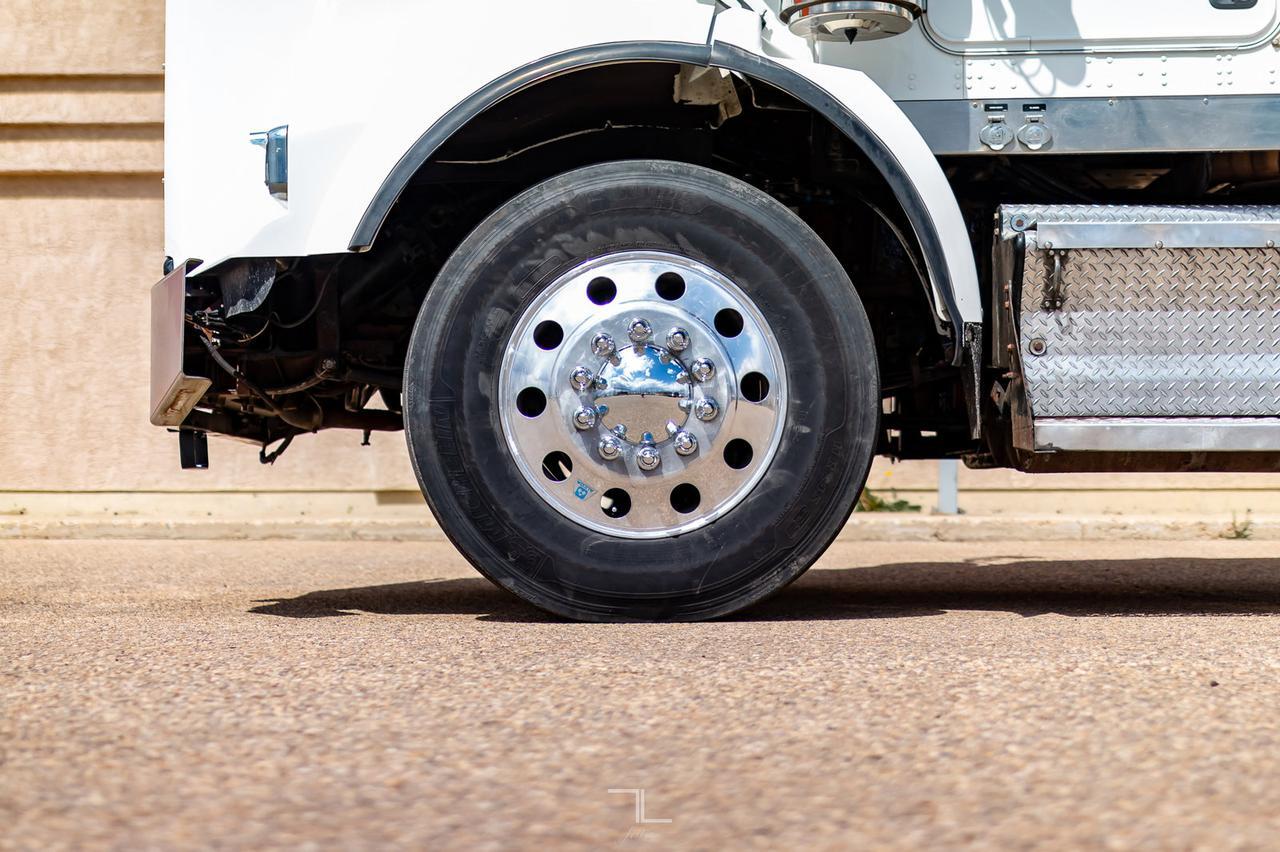 2009 Kenworth T-800 Tractor Extended Daycab Heavy Spec Red Deer AB