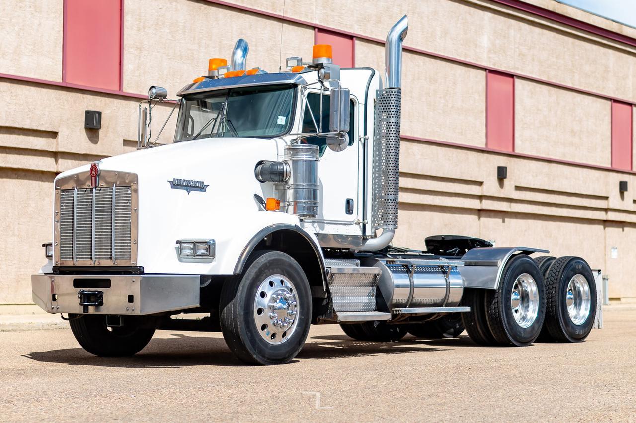 2009 Kenworth T-800 Tractor Extended Daycab Heavy Spec Red Deer AB