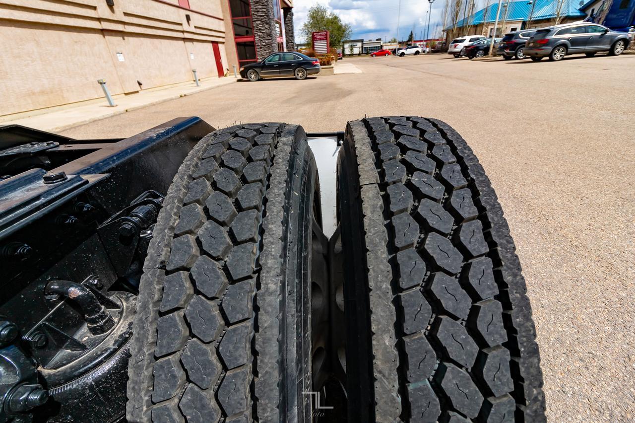 2009 Kenworth T-800 Tractor Extended Daycab Heavy Spec Red Deer AB