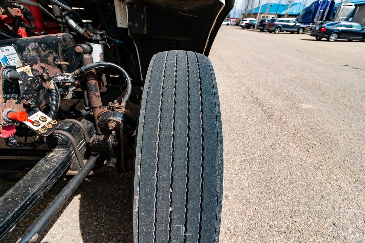 2009 Kenworth T-800 Tractor Extended Daycab Heavy Spec Red Deer AB