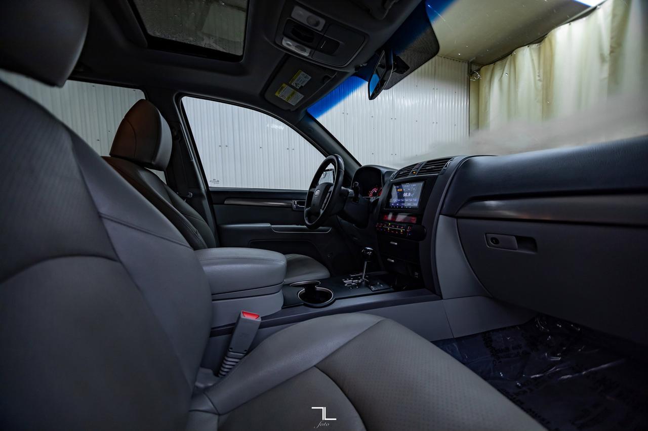 2009 Kia Borrego AWD EX Leather Roof BCam Red Deer AB