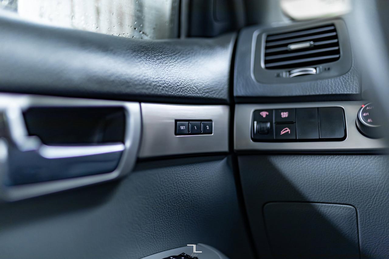 2009 Kia Borrego AWD EX Leather Roof BCam Red Deer AB