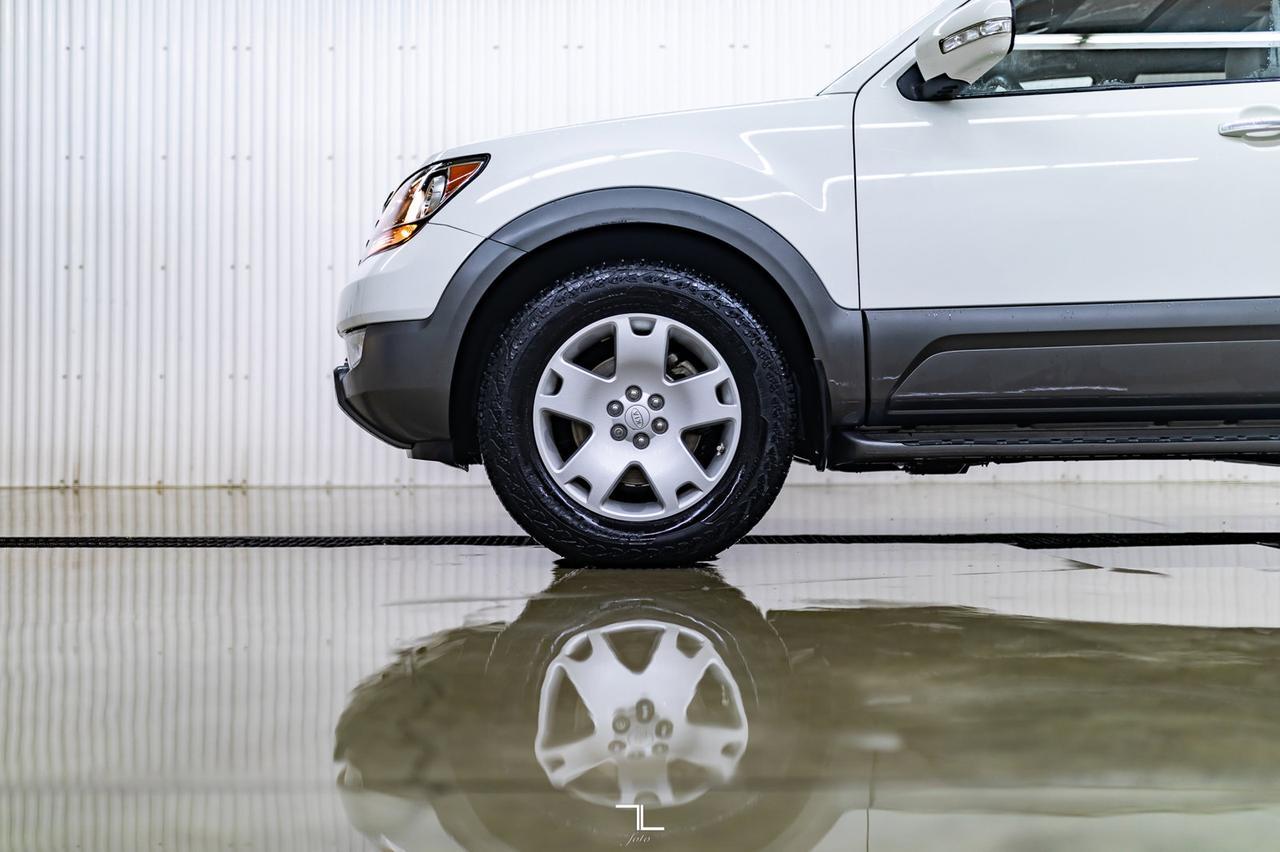 2009 Kia Borrego AWD EX Leather Roof BCam Red Deer AB