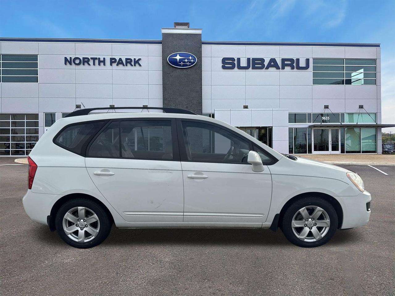 2009 Kia Rondo LX