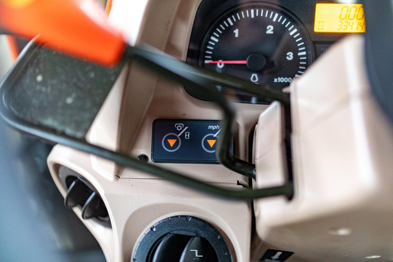 2009 Kubota M9540D MFWD Tractor Loader Bucket Diesel Red Deer AB