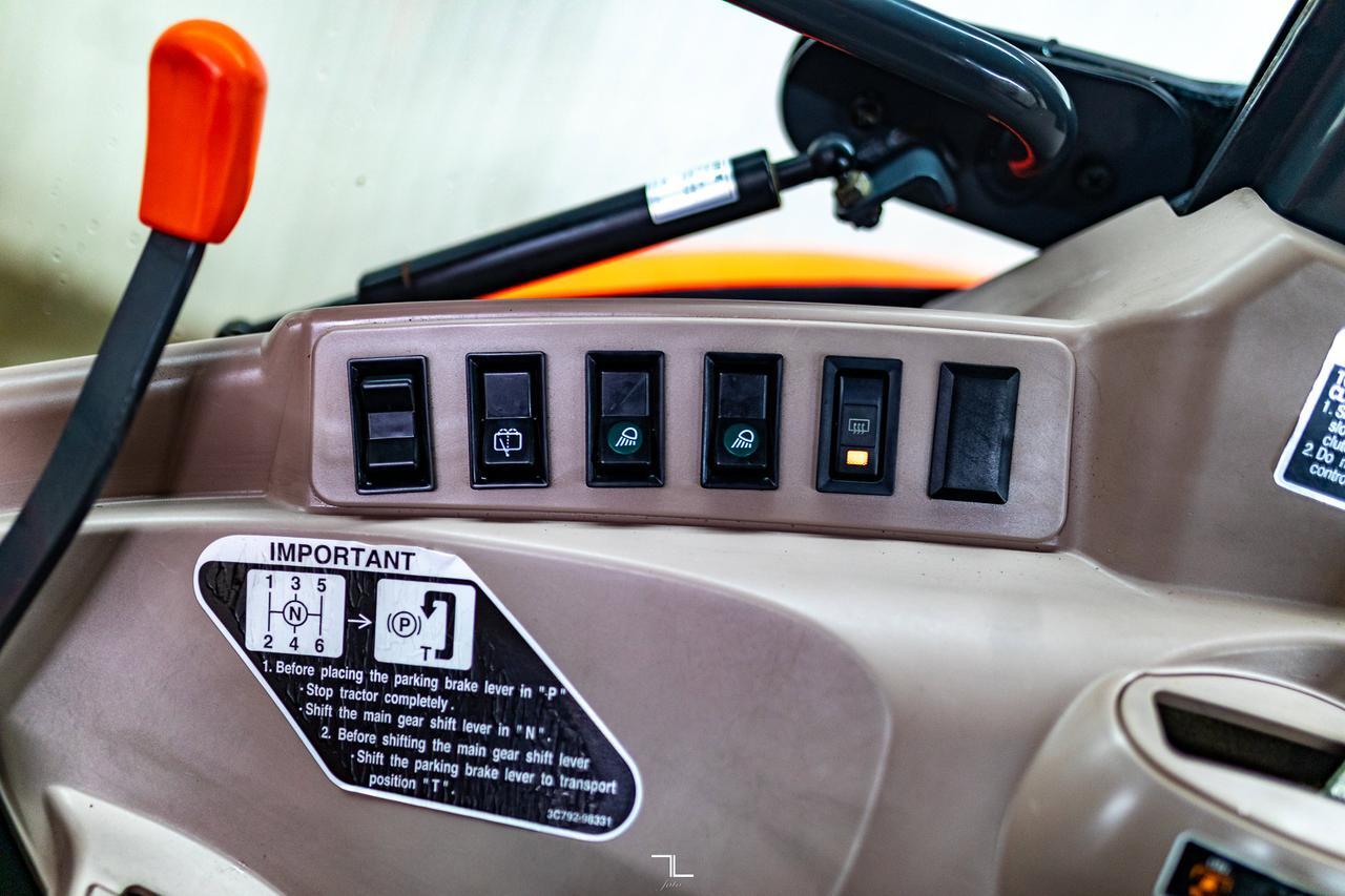 2009 Kubota M9540D MFWD Tractor Loader Bucket Diesel Red Deer AB