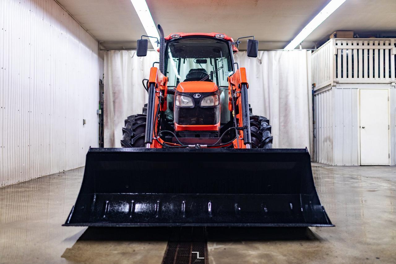 2009 Kubota M9540D MFWD Tractor Loader Bucket Diesel Red Deer AB