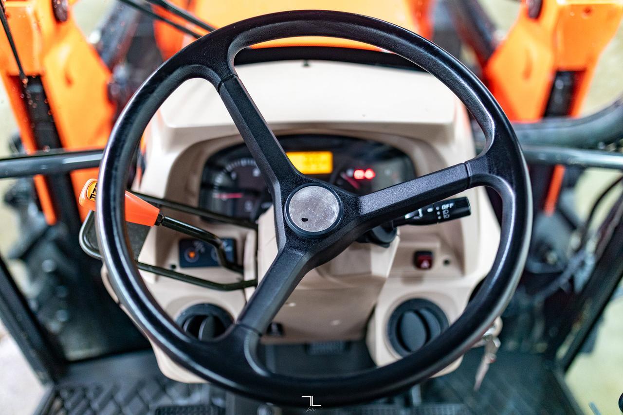 2009 Kubota M9540D MFWD Tractor Loader Bucket Diesel Red Deer AB