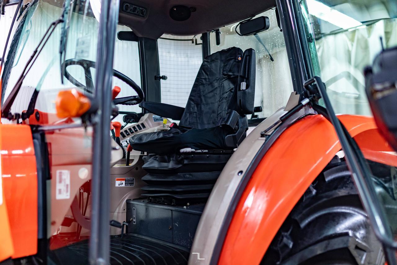 2009 Kubota M9540D MFWD Tractor Loader Bucket Diesel Red Deer AB