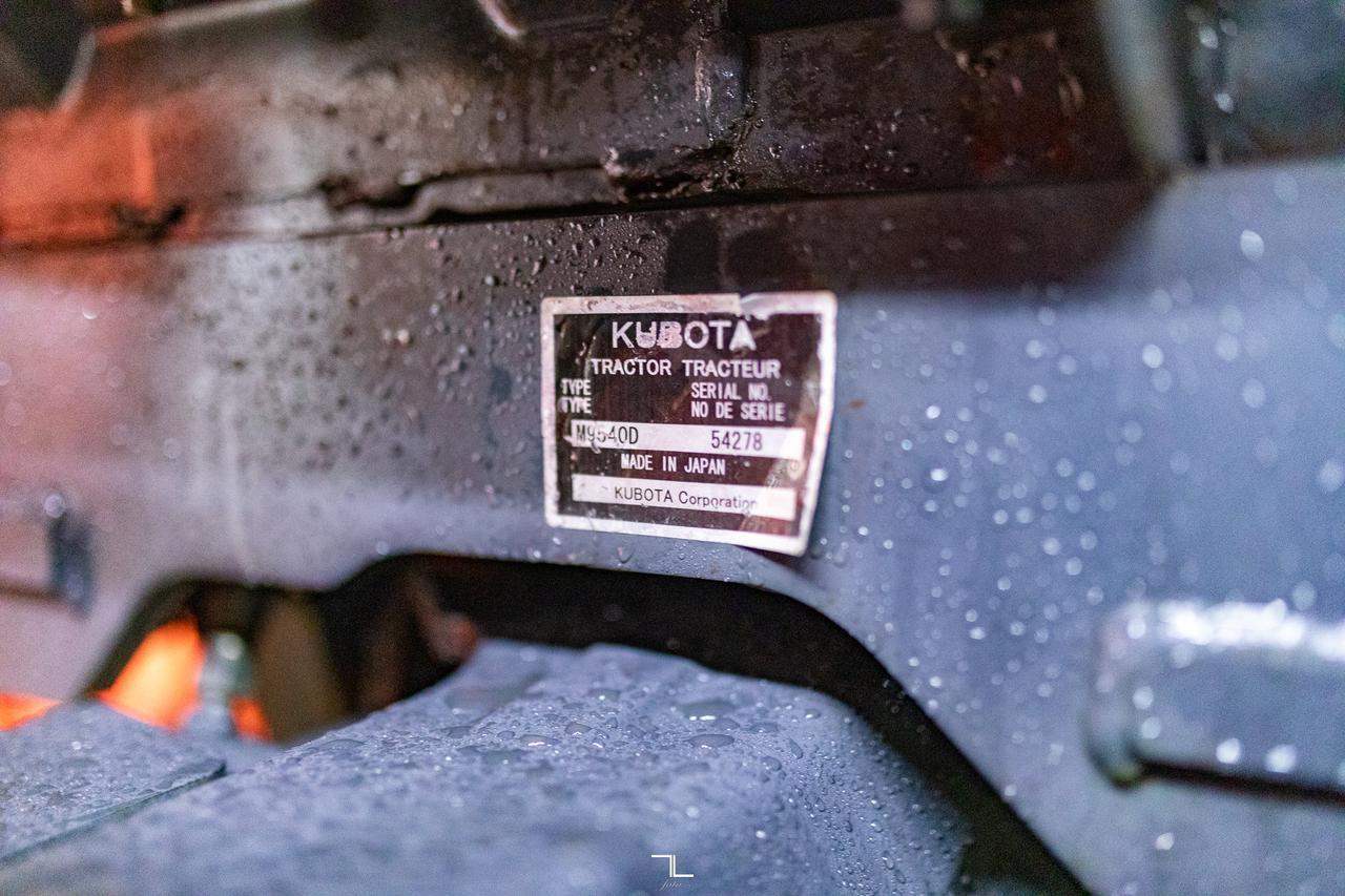 2009 Kubota M9540D MFWD Tractor Loader Bucket Diesel Red Deer AB