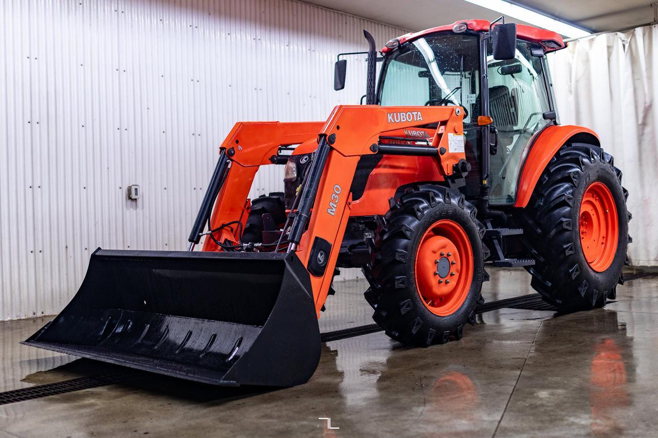 2009 Kubota M9540D MFWD Tractor Loader Bucket Diesel Red Deer AB