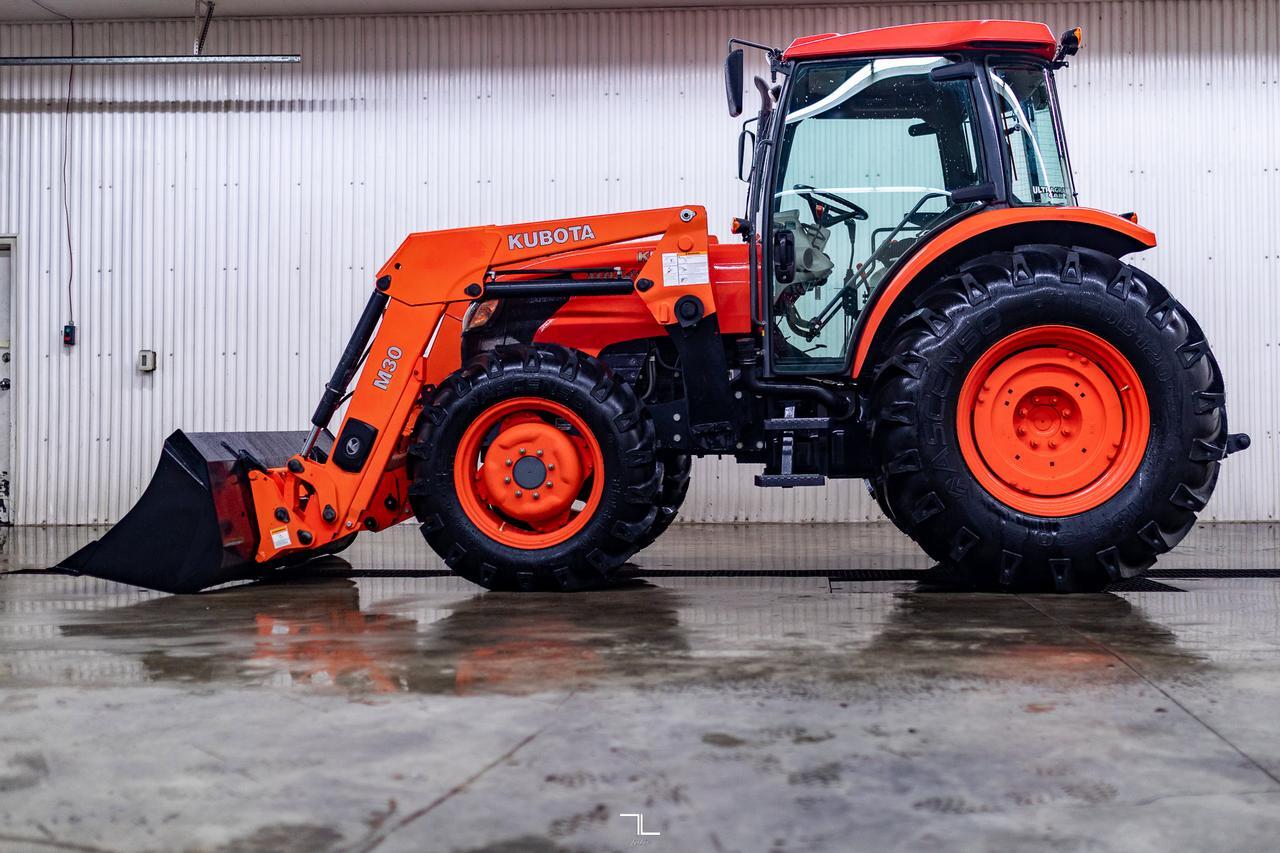 2009 Kubota M9540D MFWD Tractor Loader Bucket Diesel Red Deer AB