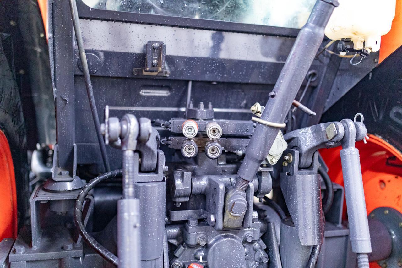 2009 Kubota M9540D MFWD Tractor Loader Bucket Diesel Red Deer AB