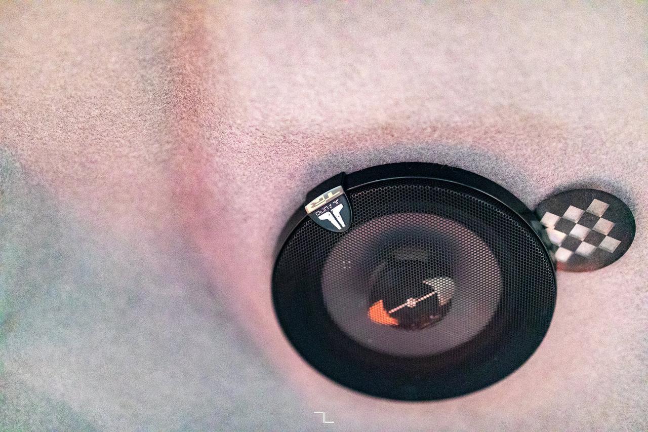 2009 Kubota M9540D MFWD Tractor Loader Bucket Diesel Red Deer AB