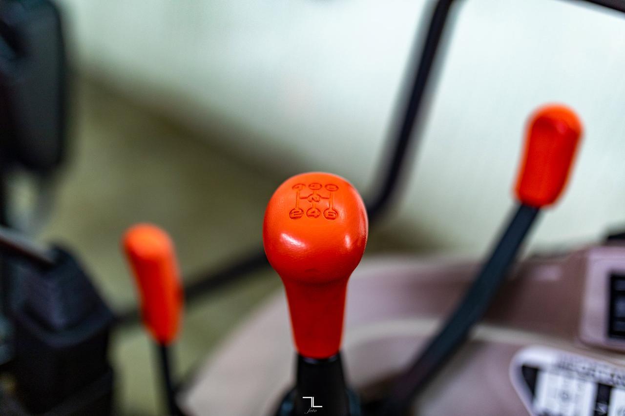 2009 Kubota M9540D MFWD Tractor Loader Bucket Diesel Red Deer AB