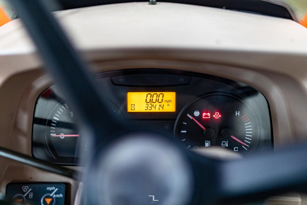 2009 Kubota M9540D MFWD Tractor Loader Bucket Diesel Red Deer AB