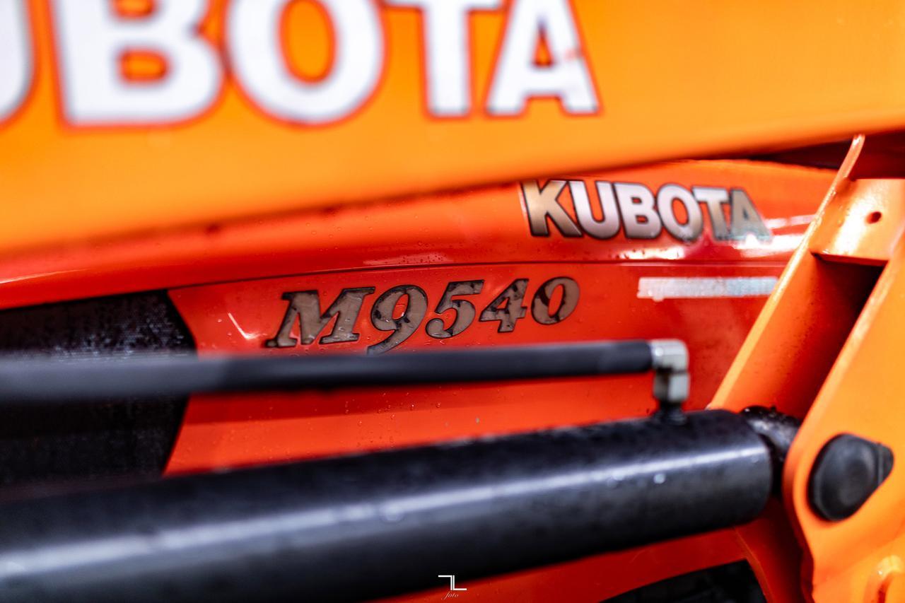 2009 Kubota M9540D MFWD Tractor Loader Bucket Diesel Red Deer AB