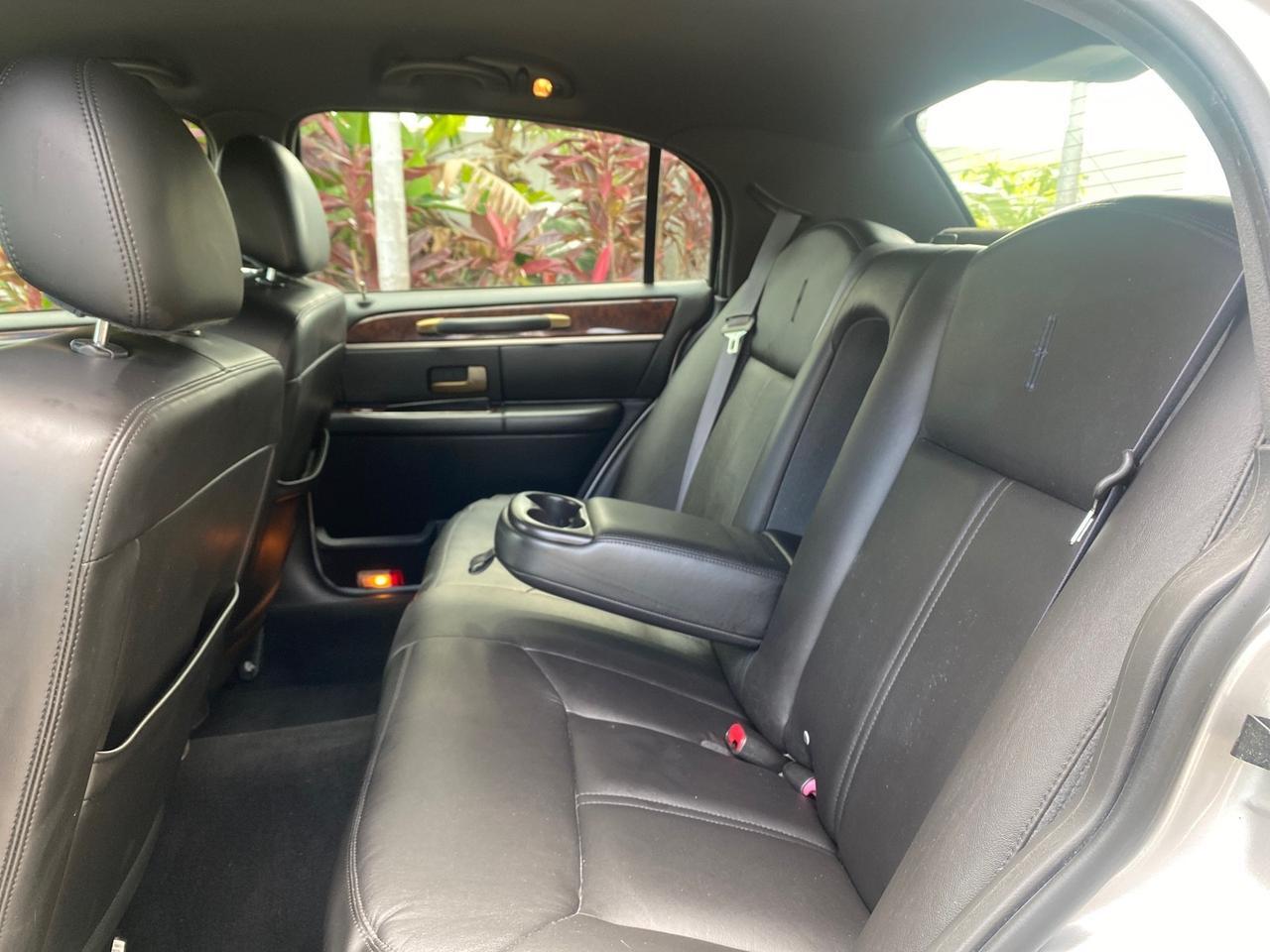 2009 Lincoln Town Car Signature Limited LOW MILES 50,225 Pompano Beach FL