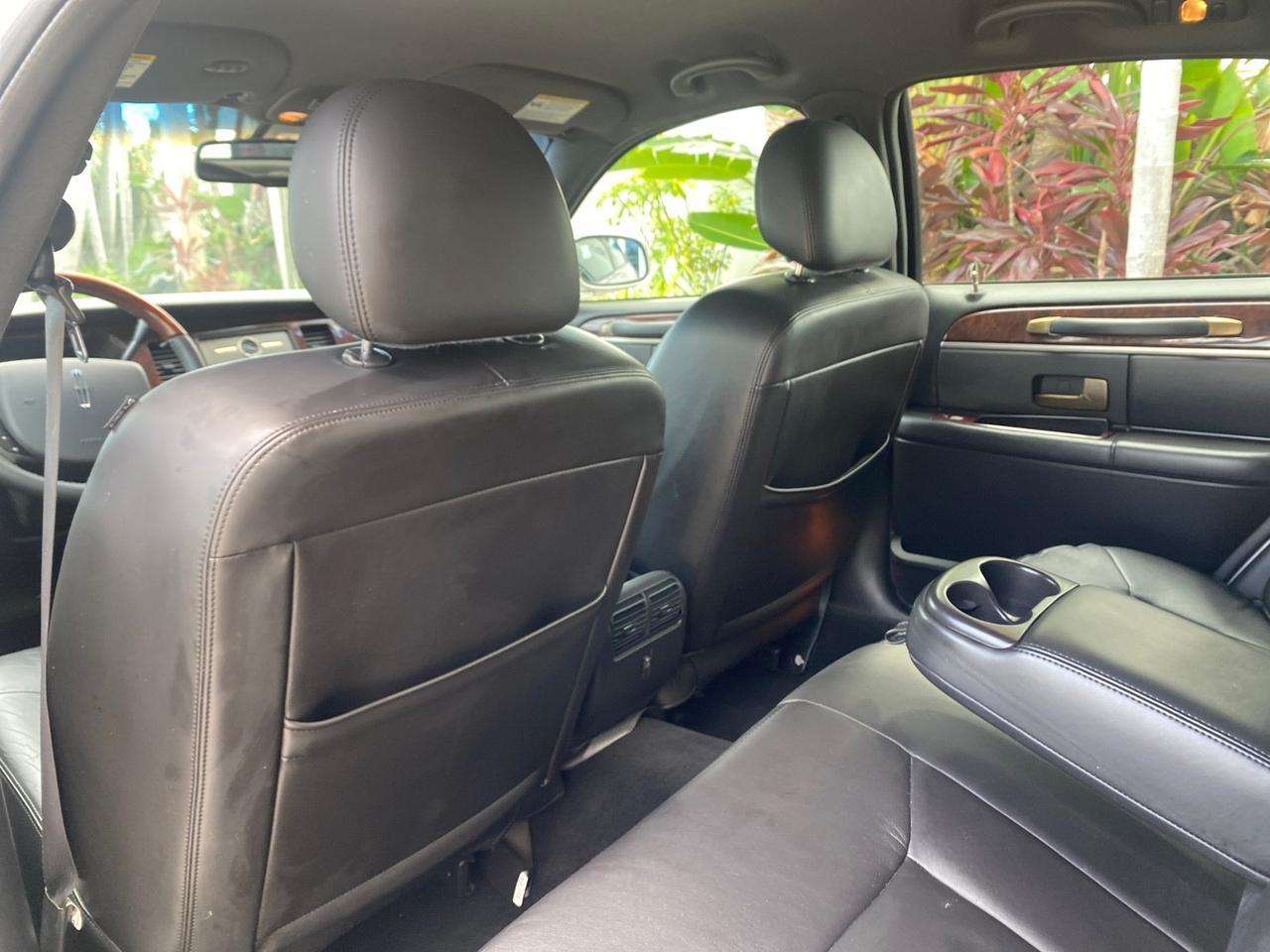 2009 Lincoln Town Car Signature Limited LOW MILES 50,225 Pompano Beach FL