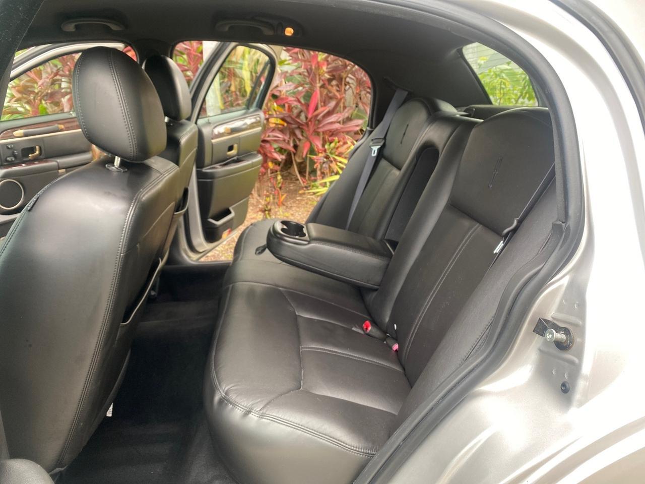 2009 Lincoln Town Car Signature Limited LOW MILES 50,225 Pompano Beach FL