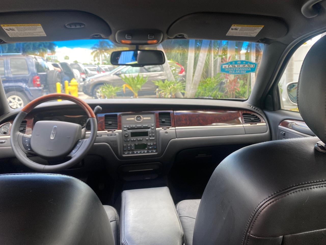 2009 Lincoln Town Car Signature Limited LOW MILES 50,225 Pompano Beach FL