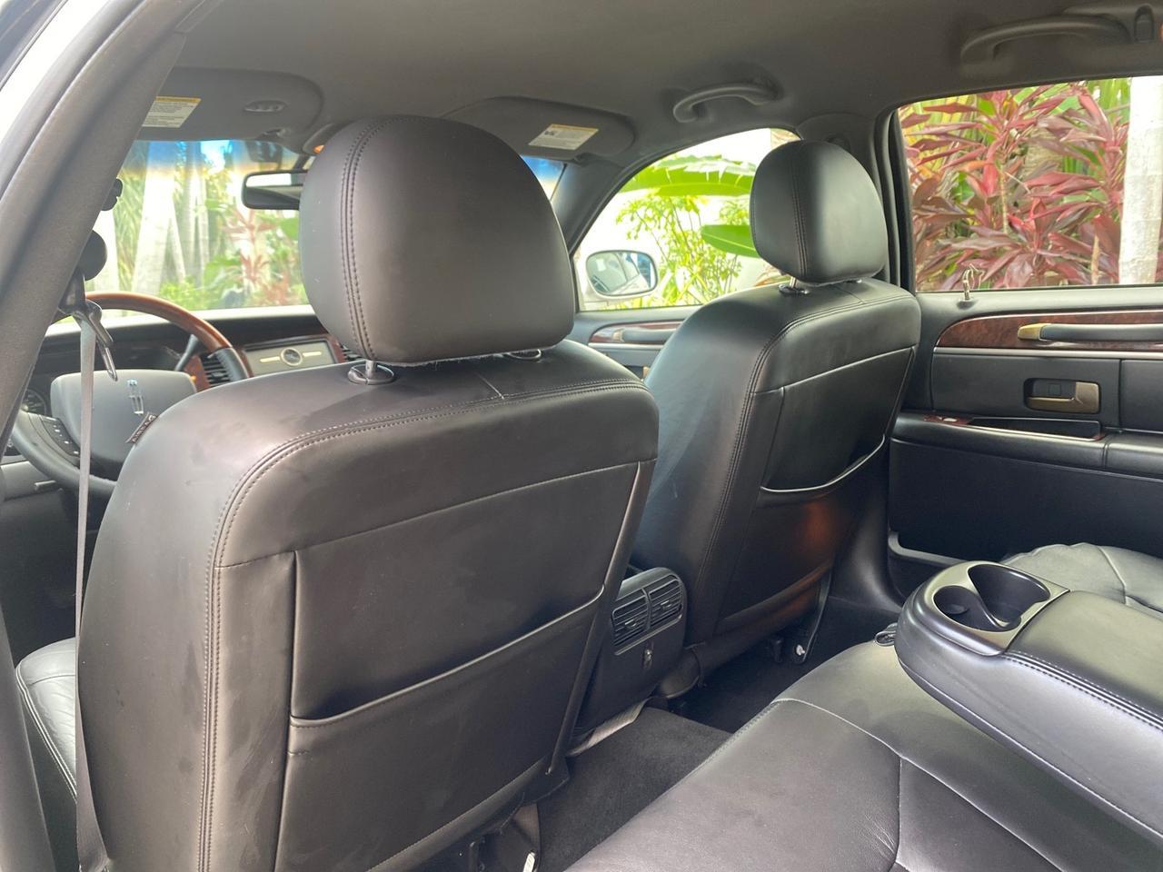 2009 Lincoln Town Car Signature Limited LOW MILES 50,225 Pompano Beach FL