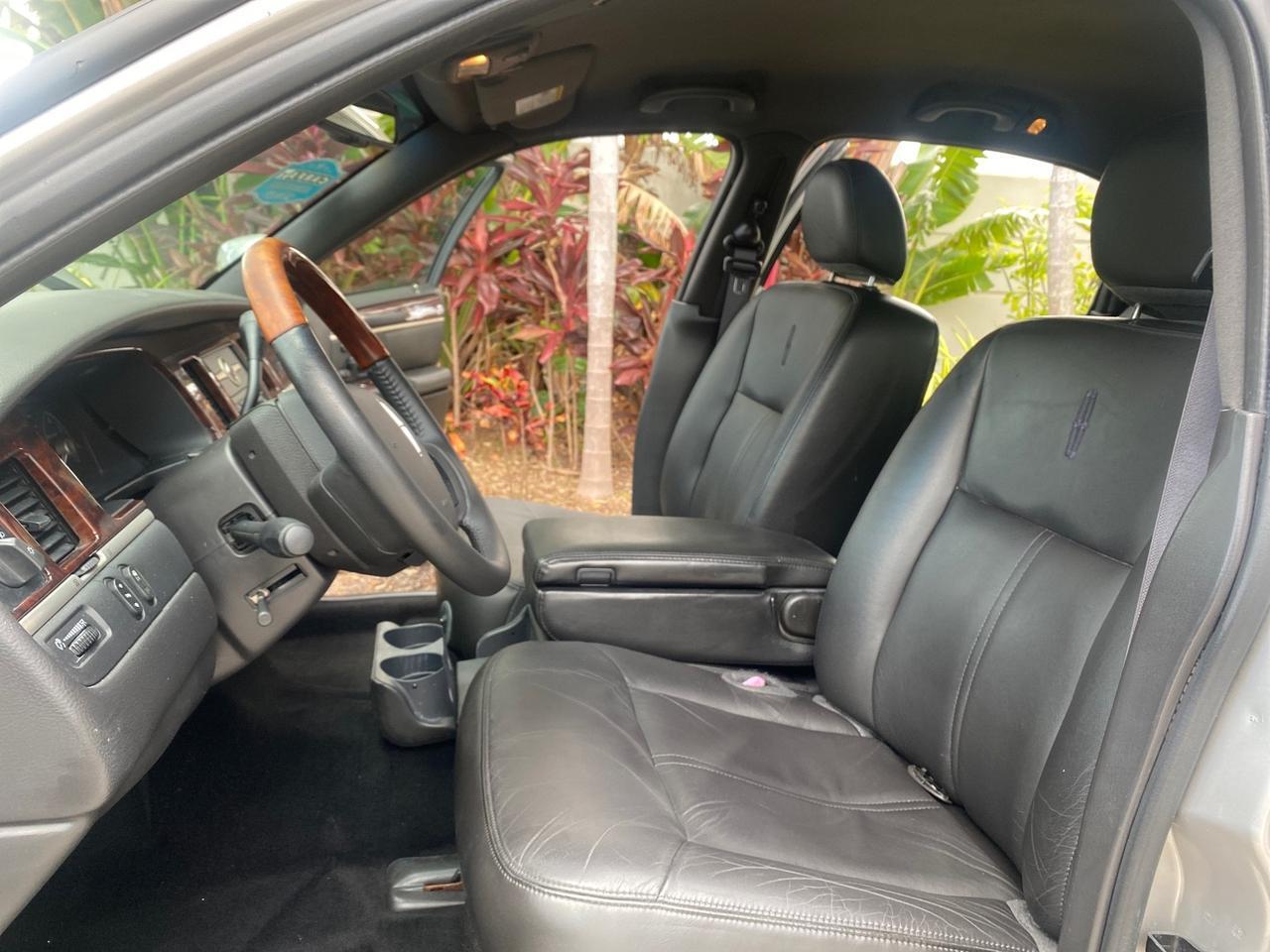 2009 Lincoln Town Car Signature Limited LOW MILES 50,225 Pompano Beach FL