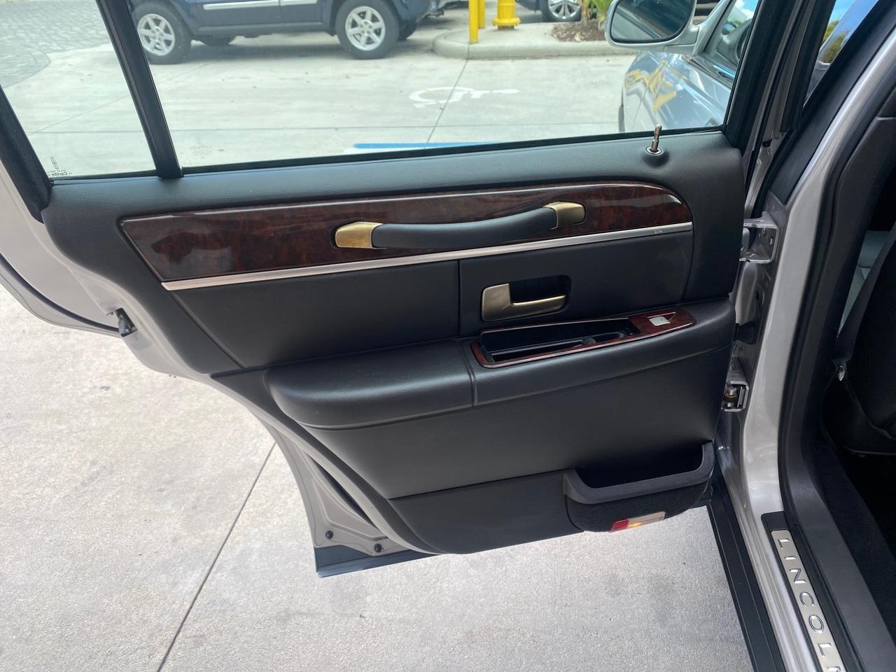 2009 Lincoln Town Car Signature Limited LOW MILES 50,225 Pompano Beach FL