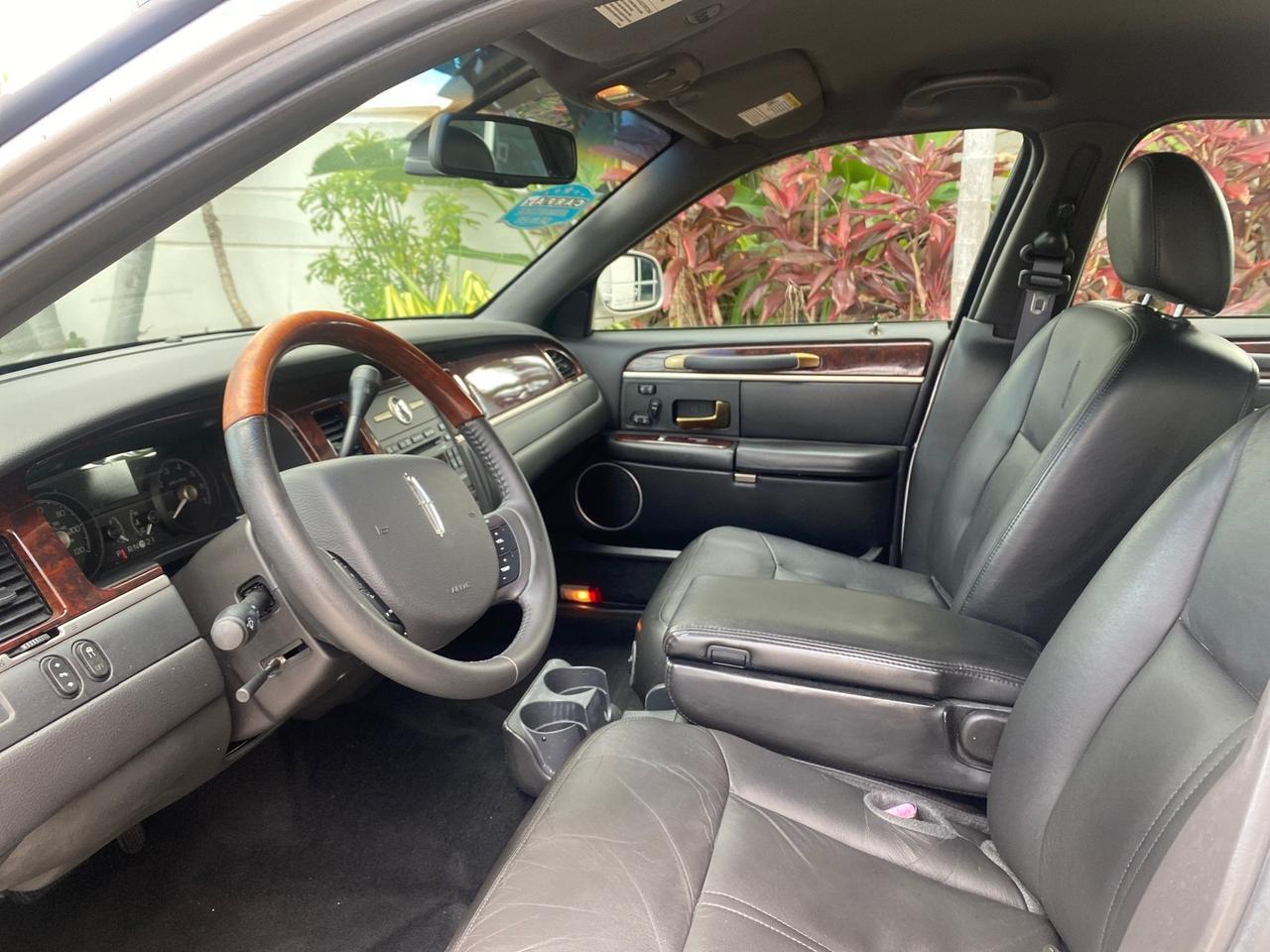 2009 Lincoln Town Car Signature Limited LOW MILES 50,225 Pompano Beach FL