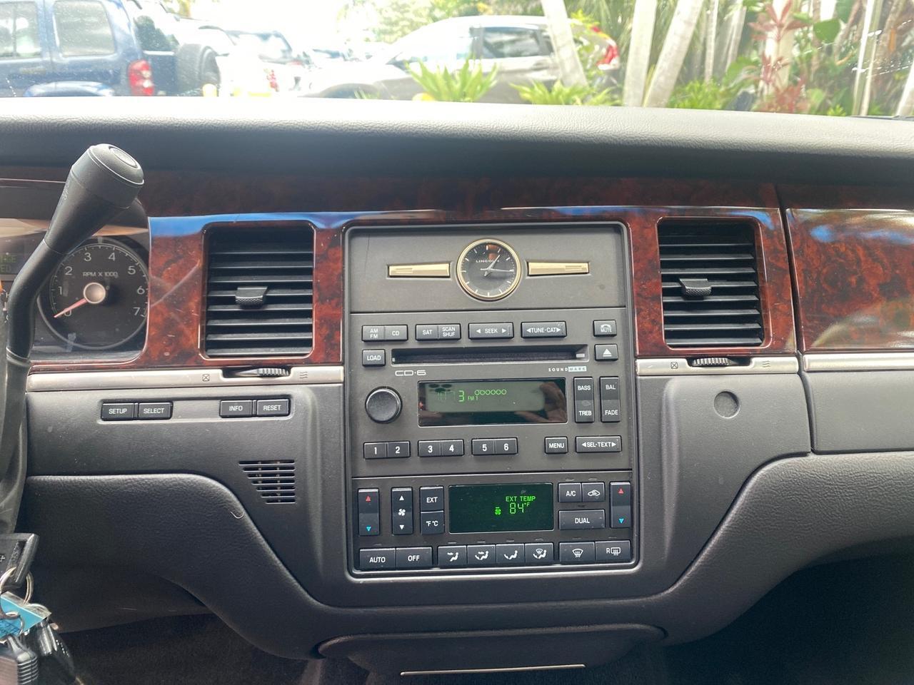 2009 Lincoln Town Car Signature Limited LOW MILES 50,225 Pompano Beach FL