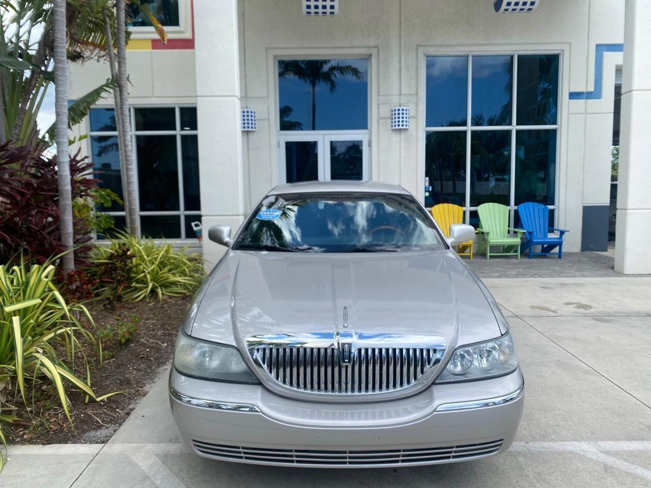 2009 Lincoln Town Car Signature Limited LOW MILES 50,225 Pompano Beach FL
