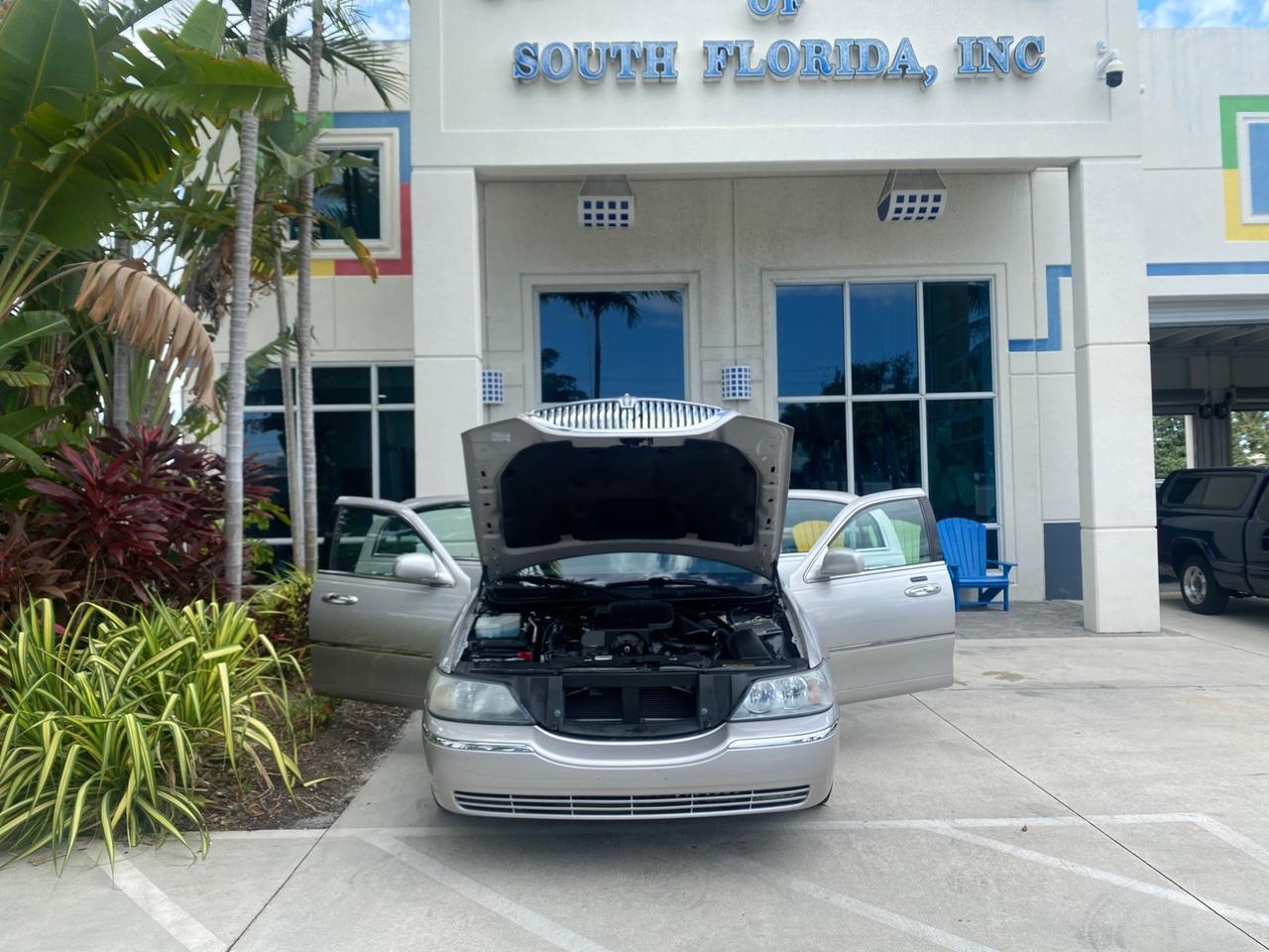 2009 Lincoln Town Car Signature Limited LOW MILES 50,225 Pompano Beach FL