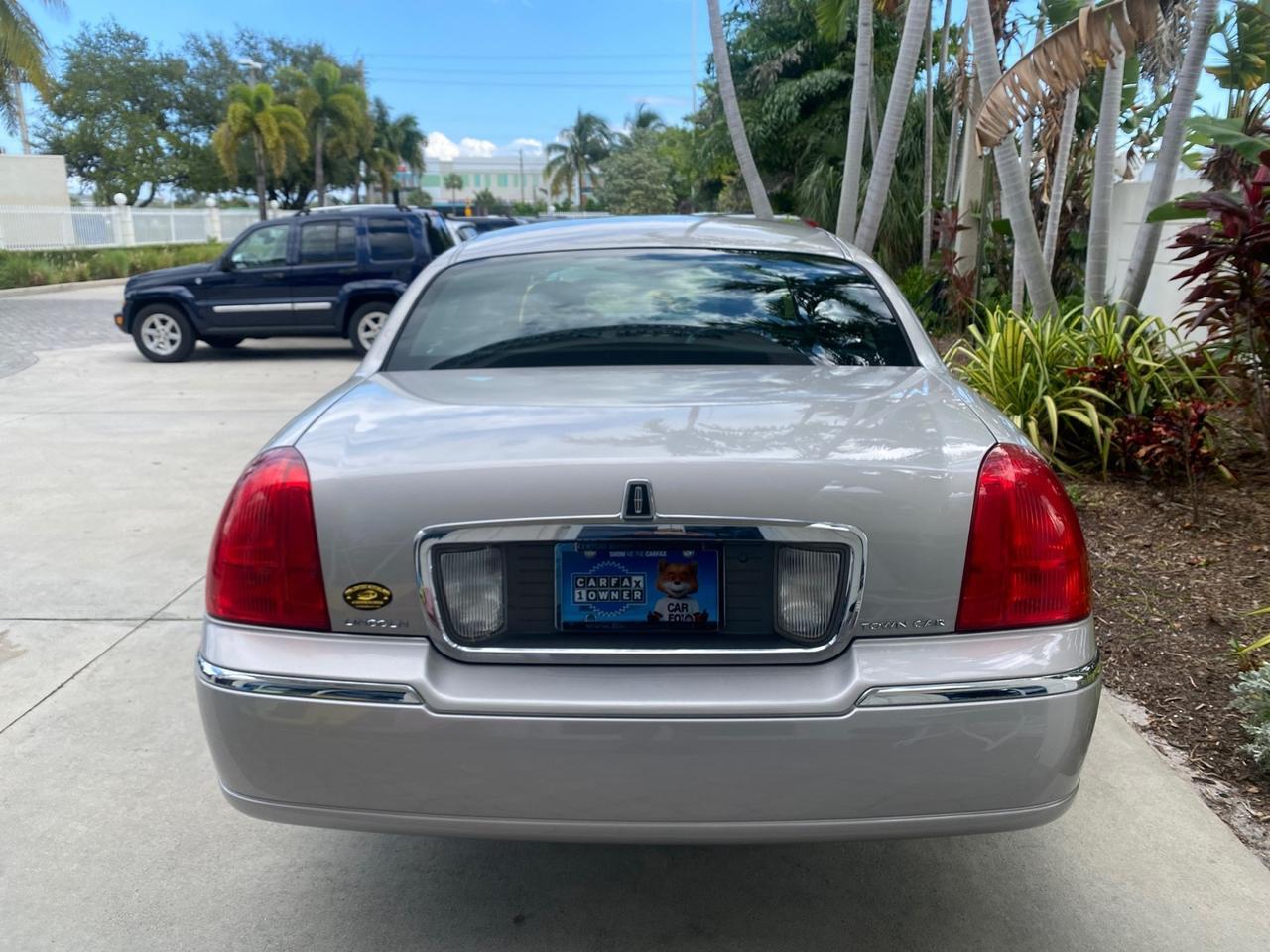 2009 Lincoln Town Car Signature Limited LOW MILES 50,225 Pompano Beach FL