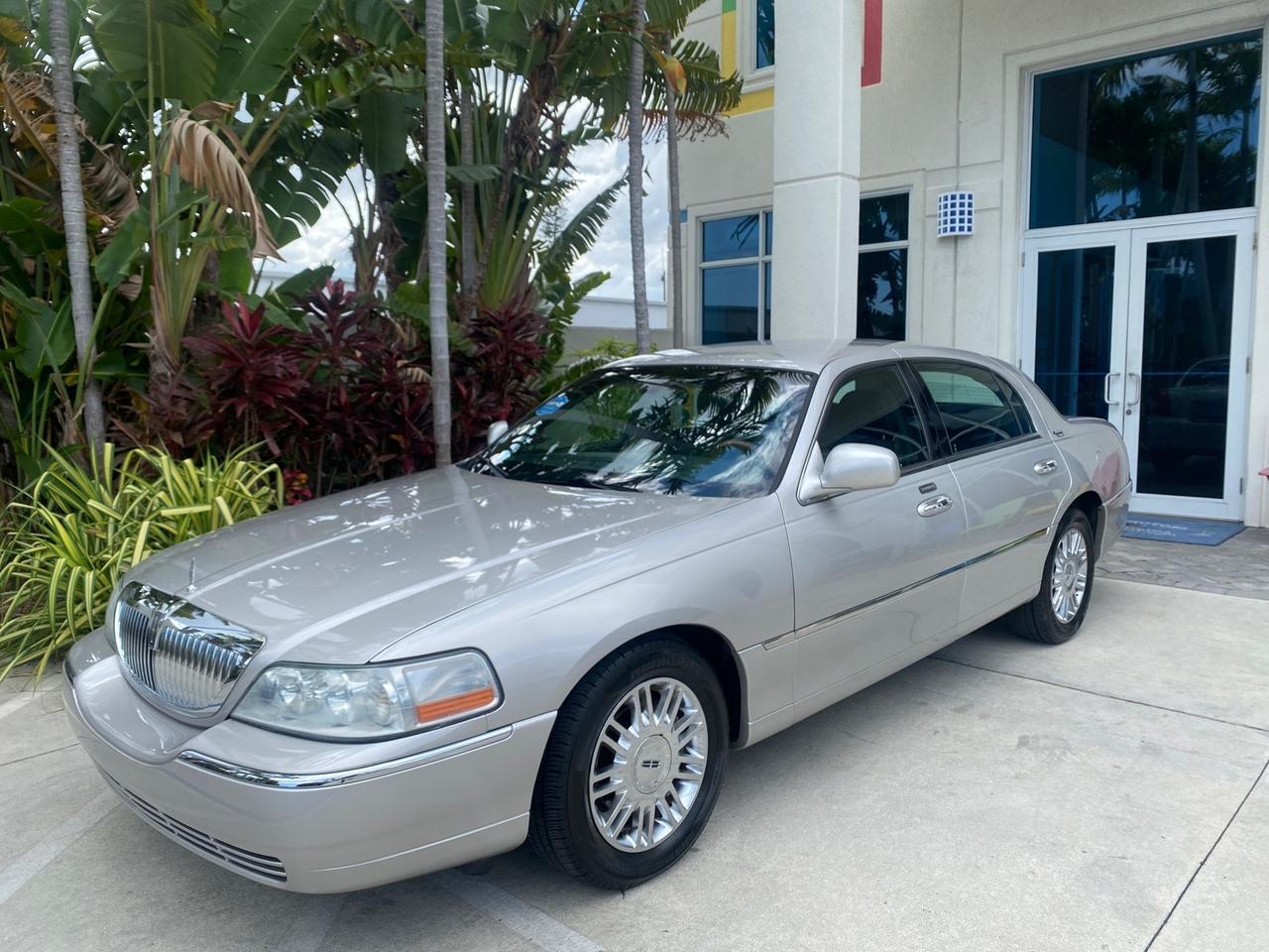 2009 Lincoln Town Car Signature Limited LOW MILES 50,225 Pompano Beach FL