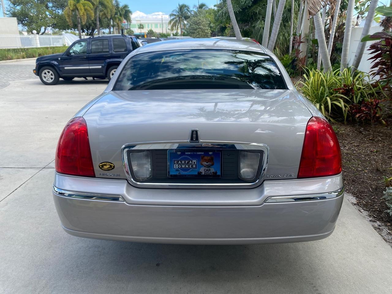 2009 Lincoln Town Car Signature Limited LOW MILES 50,225 Pompano Beach FL