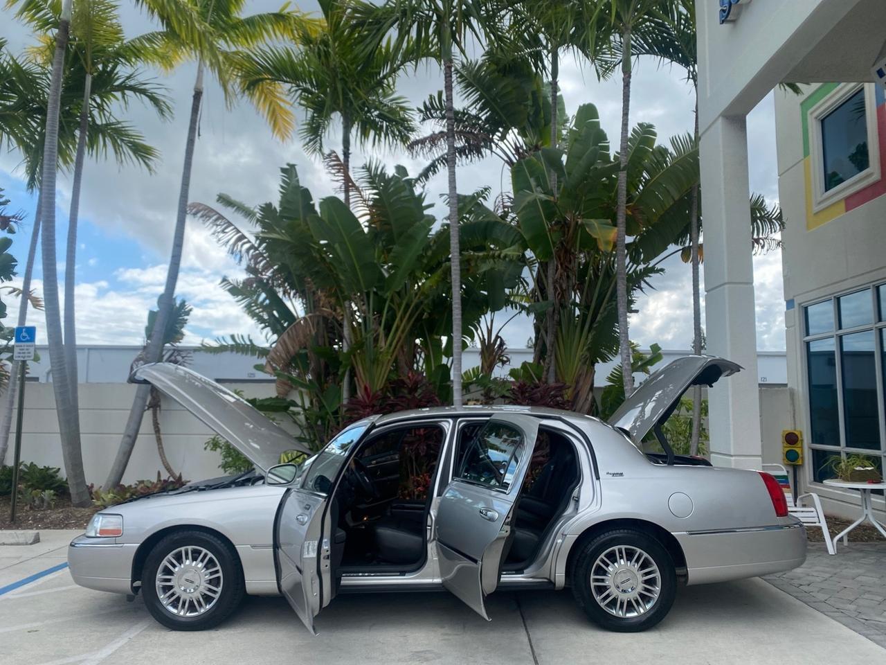 2009 Lincoln Town Car Signature Limited LOW MILES 50,225 Pompano Beach FL
