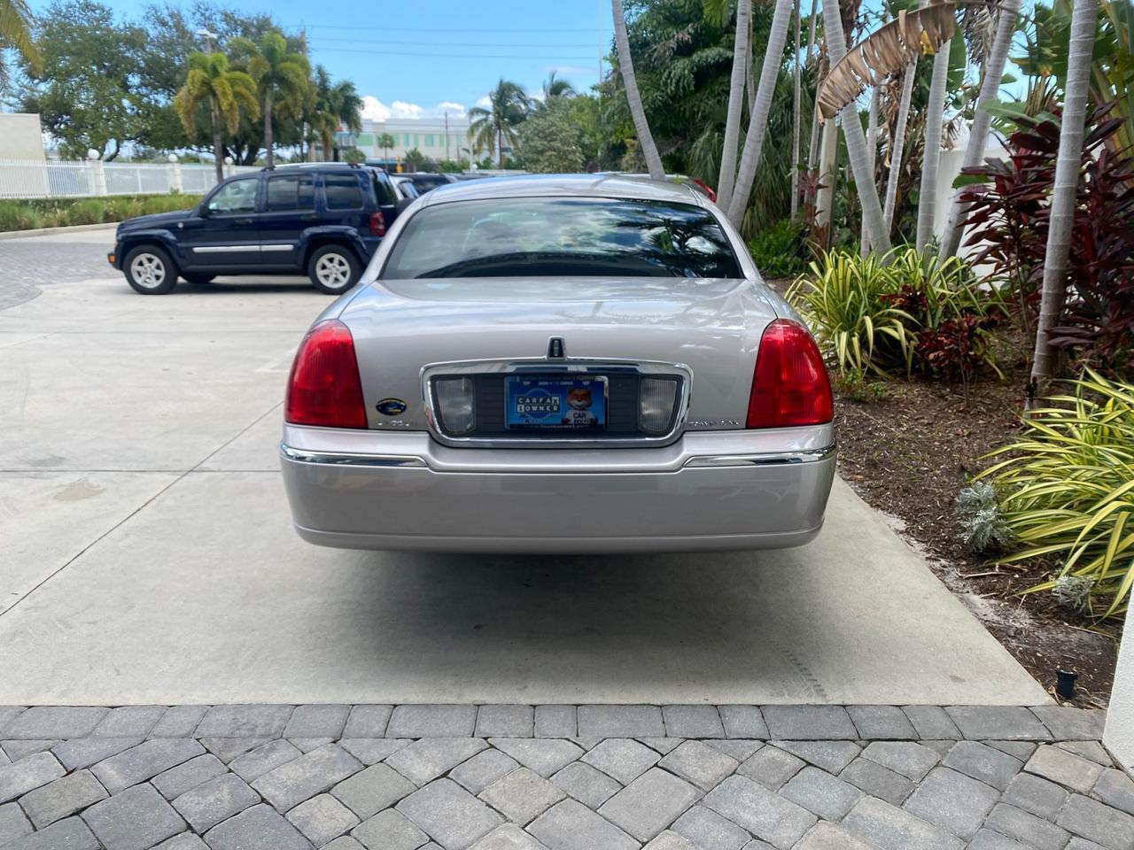 2009 Lincoln Town Car Signature Limited LOW MILES 50,225 Pompano Beach FL