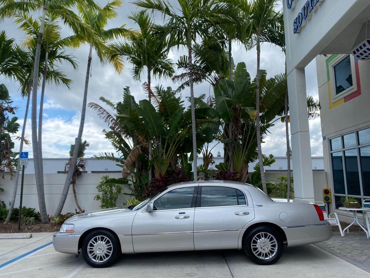 2009 Lincoln Town Car Signature Limited LOW MILES 50,225 Pompano Beach FL