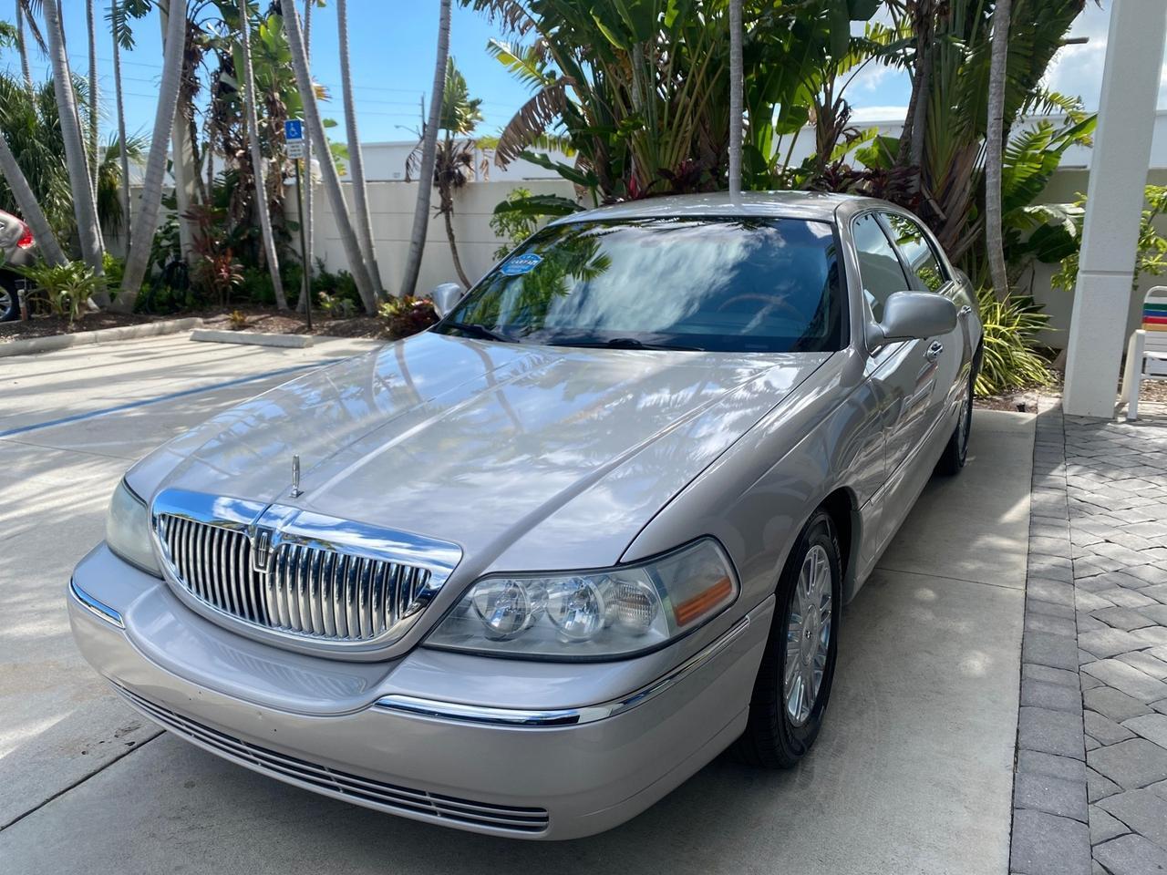 2009 Lincoln Town Car Signature Limited LOW MILES 50,225 Pompano Beach FL