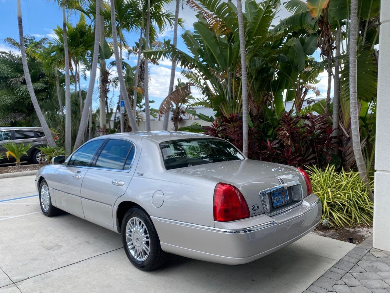 2009 Lincoln Town Car Signature Limited LOW MILES 50,225 Pompano Beach FL