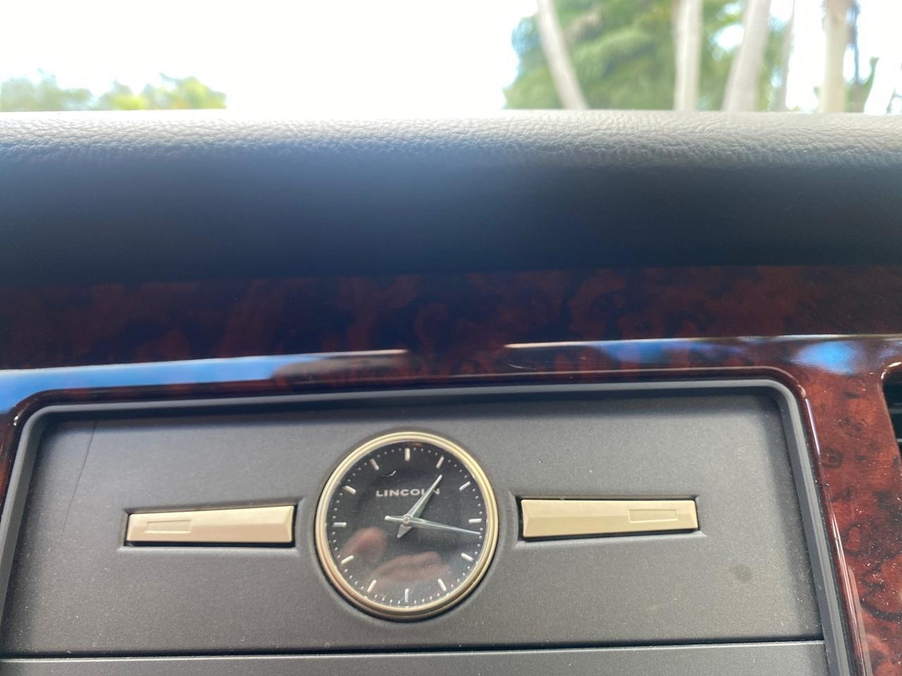 2009 Lincoln Town Car Signature Limited LOW MILES 50,225 Pompano Beach FL