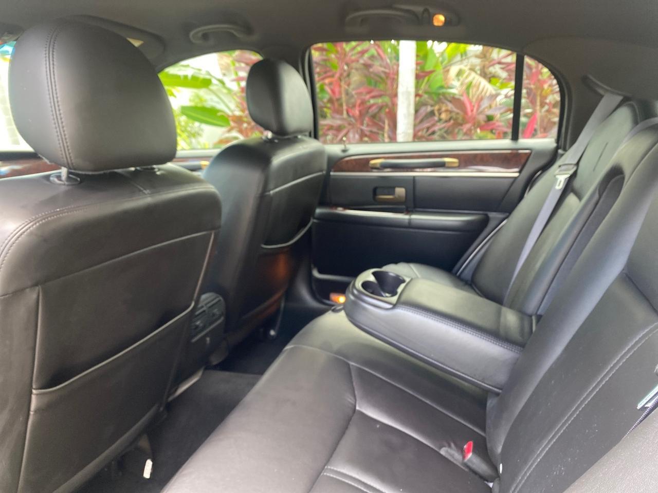 2009 Lincoln Town Car Signature Limited LOW MILES 50,225 Pompano Beach FL